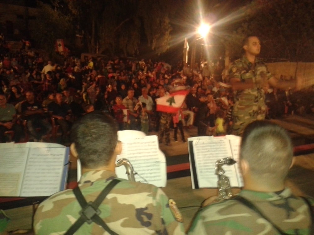 النقيب الاسطه قائد الفرقة الموسيقية