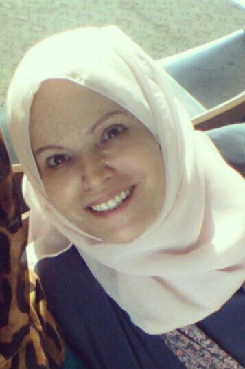 وفاء أبوعباس.. كانت كنسمة صيف هبّت على صديقاتها في الخيام فارجعتهن بالذكريات إلى أيام الصبا المليئة بالحب والفرح