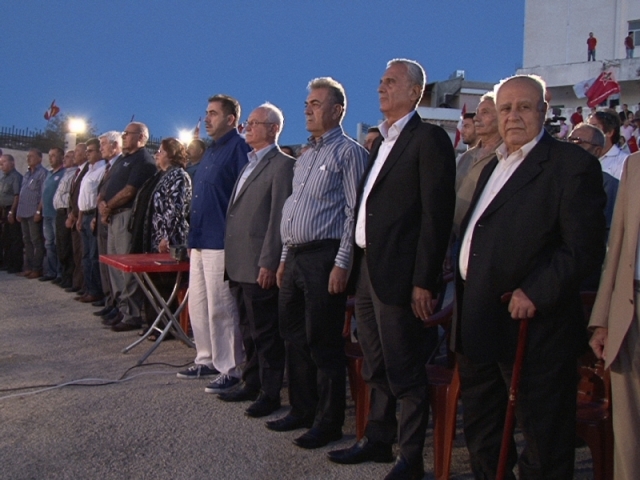 المشاركون في احتفال الحزب الشيوعي في حولا