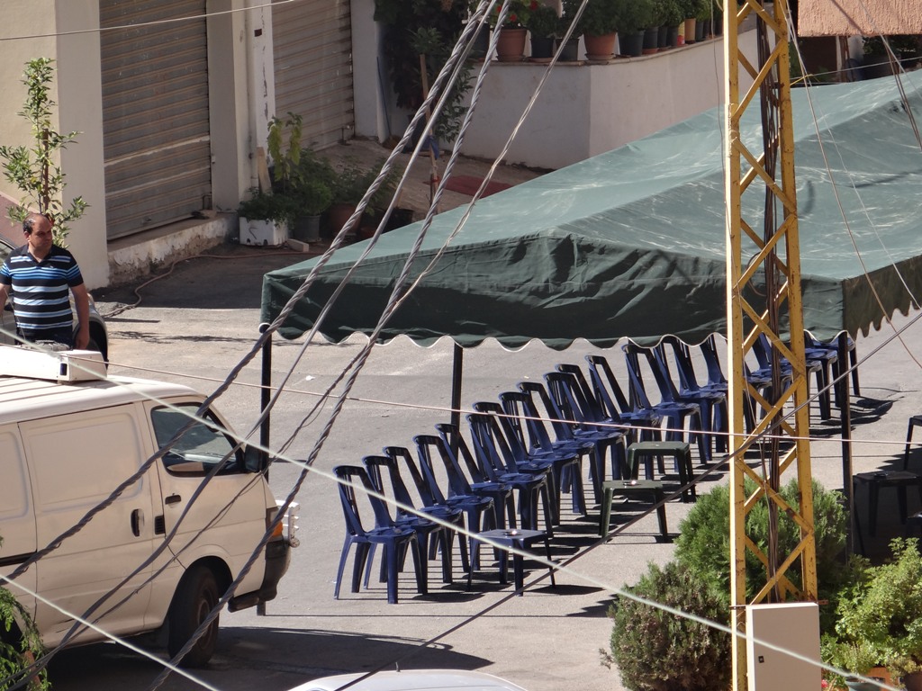 إستعداداً لتقبل التعازي طيلة أيام جراء فقيد  عزيز على العائلة