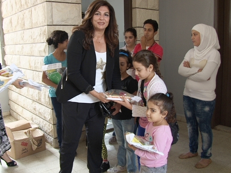 حردان توزع القرطاسية على تلامذة مدرسة مرجعيون الرسمية