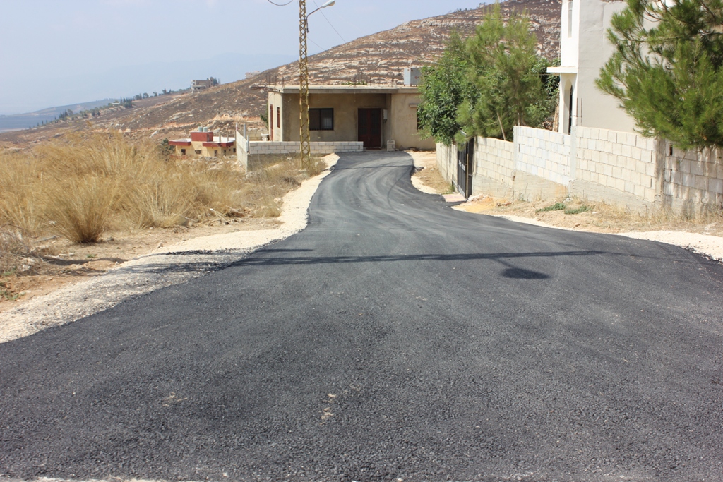 طريق جرى تعبيدها (الحنداج الشقراوي وسويد)