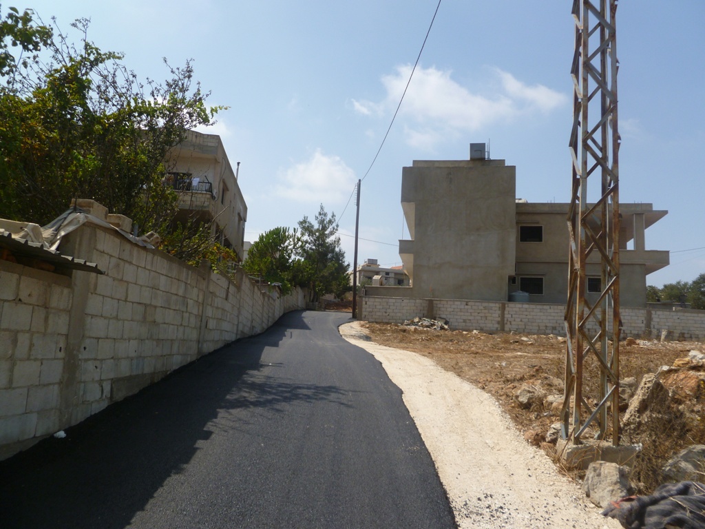 طريق تم تعبيدها (وفاء سويد واسعد سعد الحي الشمالي)