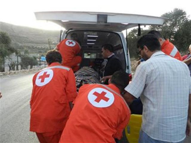 خلال نقل المصابين إلى المستشفى