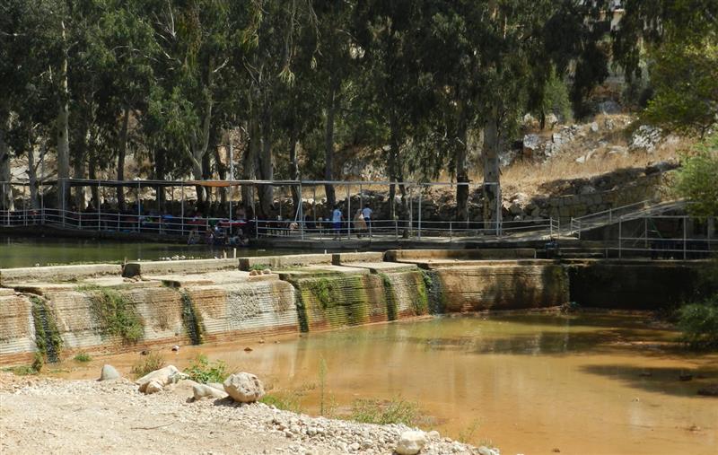 شلالات الحاصباني بعد نضوب مياهها (طارق أبو حمدان)