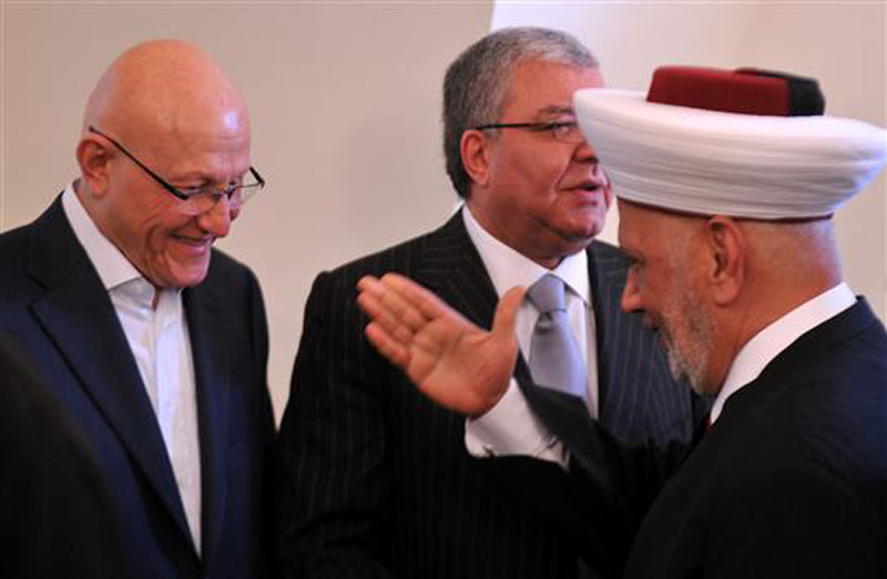 سماحة المفتي.. لبنان اليوم بحاجة إلى العقلاء لأن المجانين والمفسدين أصبحوا فيه كثر و السلاح الطائفي والمذهبي والعاملين له يزداد عددهم يو