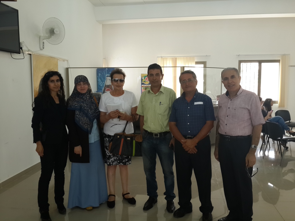 الفنان يوسف غزاوي والمحامية وداد يونس يتوسطان الأستاذ عزت رشيدي والمهندس أسعد رشيدي والسيدة هيفاء نصّار والسيدة سوزان وهبي -أرشيف