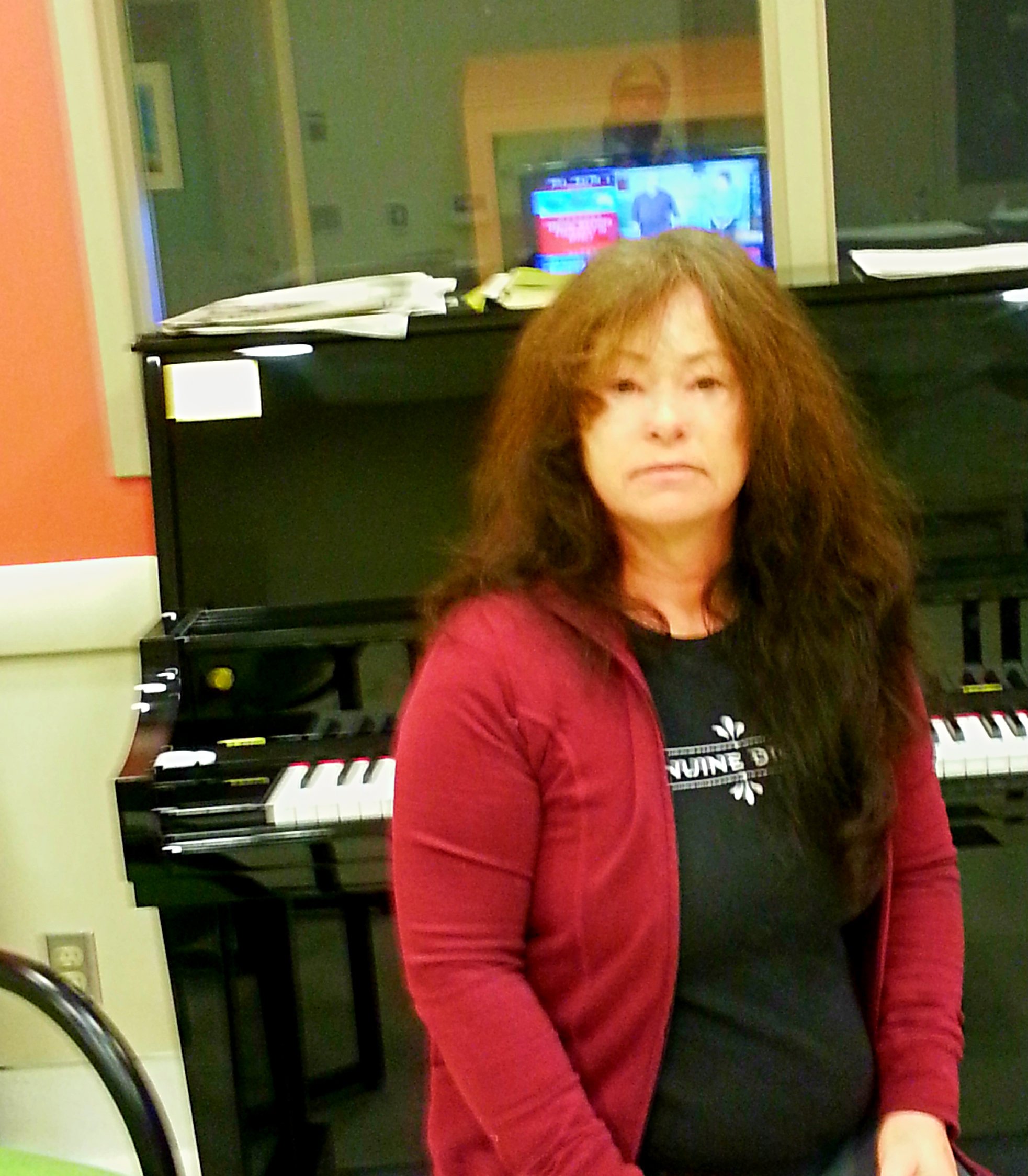 الصديقة Suzanne Mayer Chrétian مع حفظ الالقاب