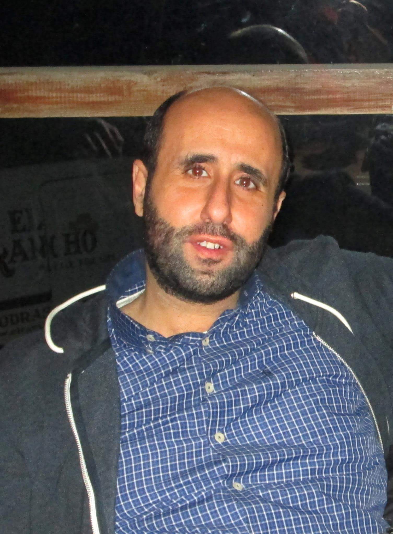 نعتزّ بابن بلدتنا باسل عبدالله مع التمني بأن يكون لديه متسعاً من الوقت في المستقبل لتوقيع كتبه في البلدة