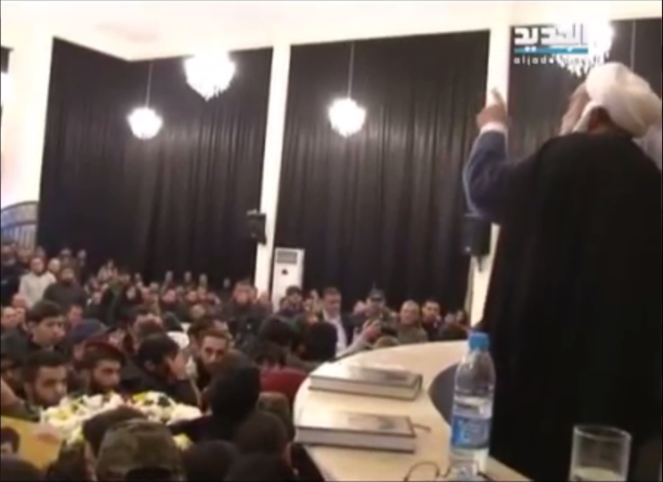 سماحة الشيخ عبدالحسين عبدالله خلال القاء كلمته في وداع الشهيد غازي ضاوي