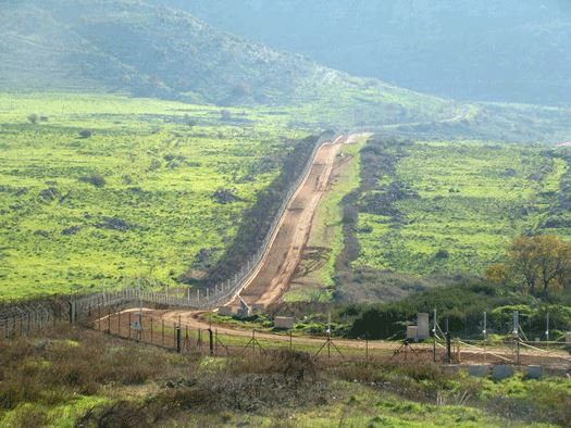 غابت الدوريات والتحركات الإسرائيلية بشكل شبه كامل لا سيما عن الطريق الترابي المحاذي للسياج الشائك الذي يفصل بين لبنان والأراضي المحتلة