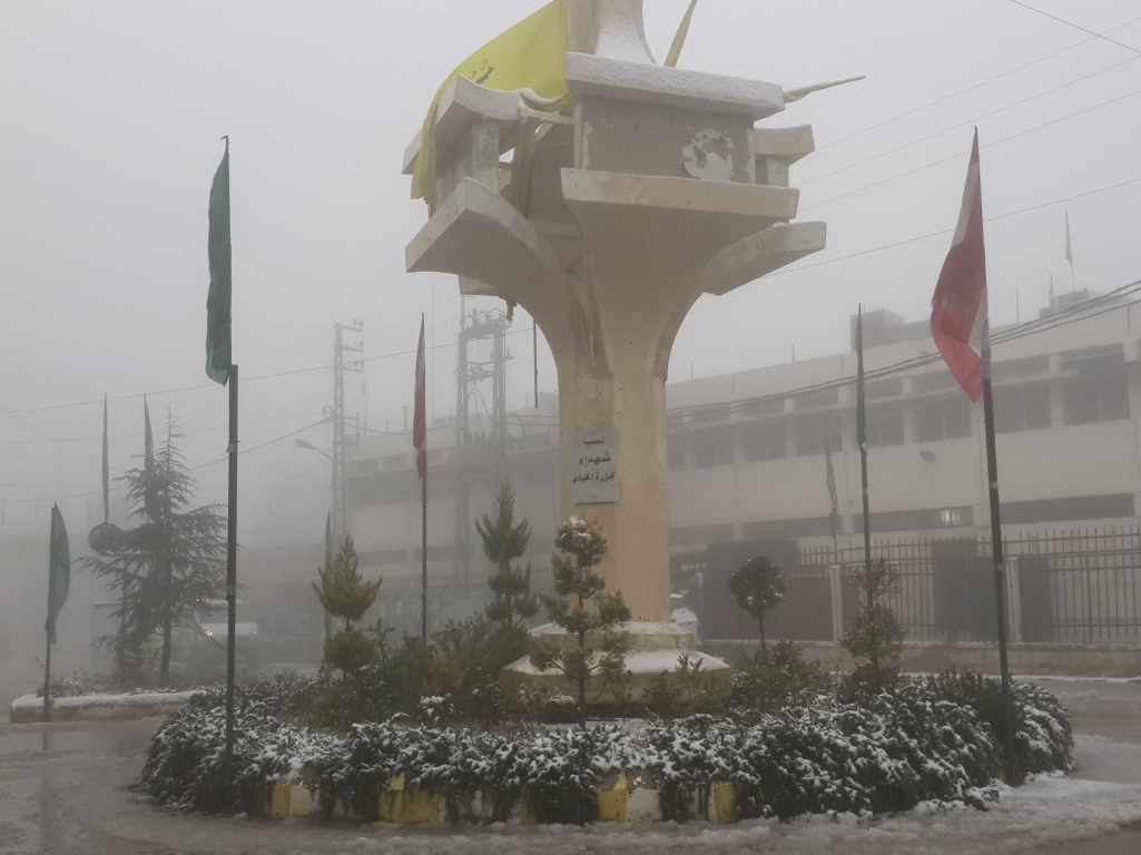 وعالمملكة شو مرق غيم  ونسم هوا  وشو شتت الدني و غطا ترابها التلج