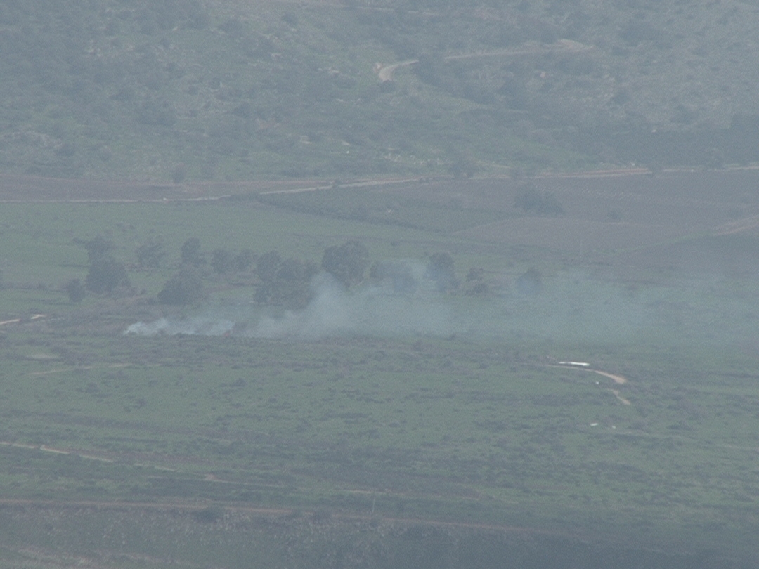 دخان صواريخ اطلقت من لبنان وسقطت على فلسطين المحتلة