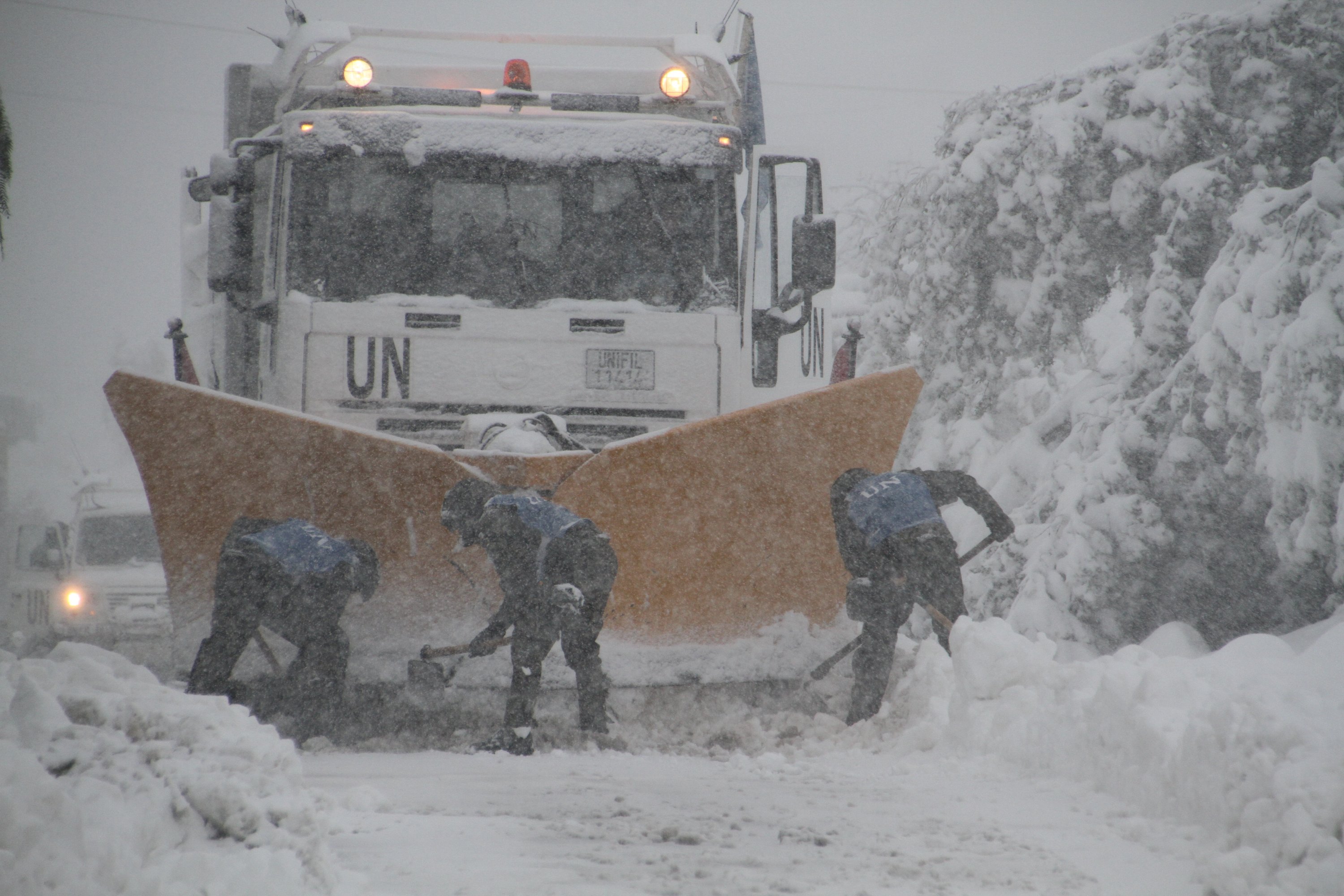 وحدة الهندسة في الكتيبة الاسبانية في قوات اليونيفيل، تعمل على إعادة فتح وتنظيف الطريق من كفرحمام الى كفرشوبا لتسهيل مرور السيارات والال