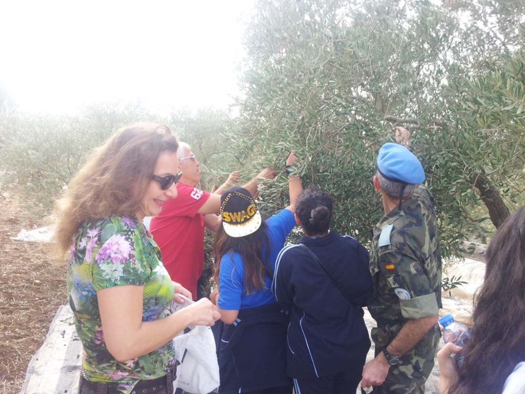 طلاب من المدرسة الانطونية \