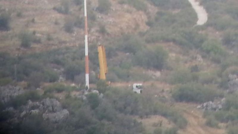 جيش العدو يرفع عامودا للمراقبة في مزارع شبعا المحتلة