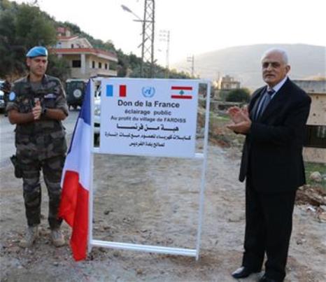 إزاحة الستارة عن اللوحة التي تحمل اسم المشروع