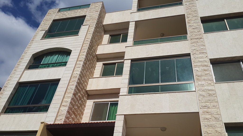 فرصة لا تفوّت متمثلة حالياً باستملاك شقة في بيروت في ظل هبوط أسعار العقارات في لبنان بعدما وصلت إلى أدنى مستوياتها