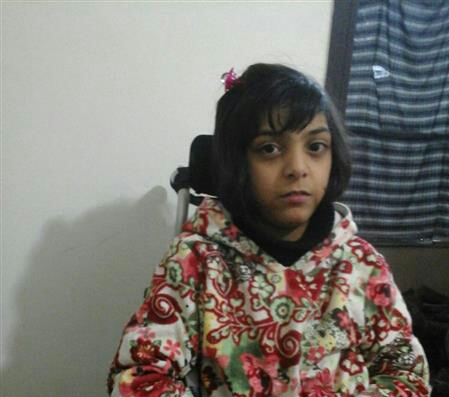 الطلفلة النازحة المقعدة (طارثق أبو حمدان)