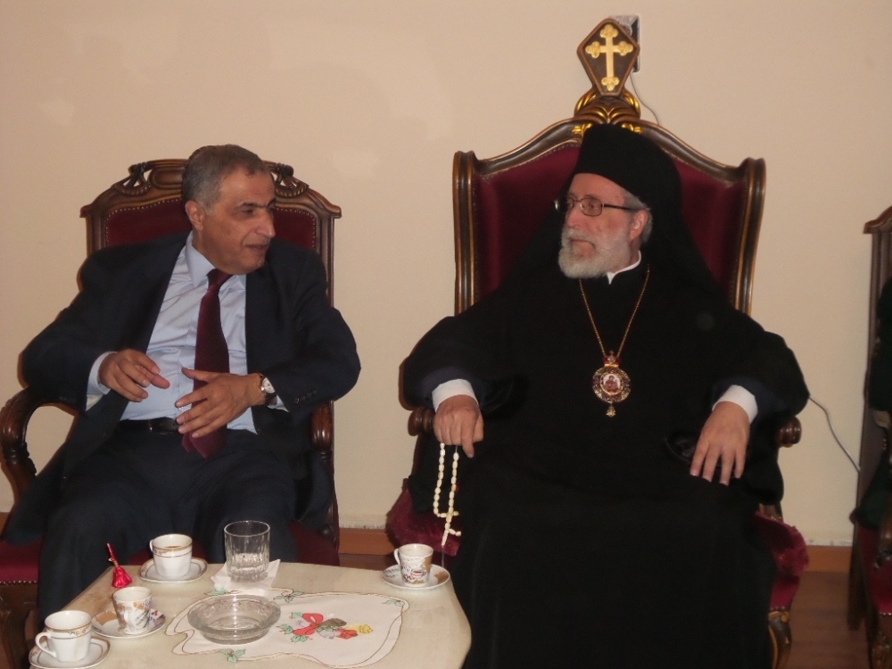 المطران كفوري مستقبلا النائب هاشم لتقديم التهاني بالعيد