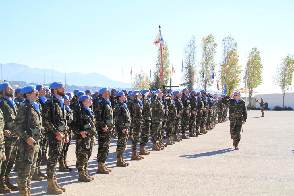 الجنرال كابريرو يستعرض عناصر الكتيبة الاسبانية