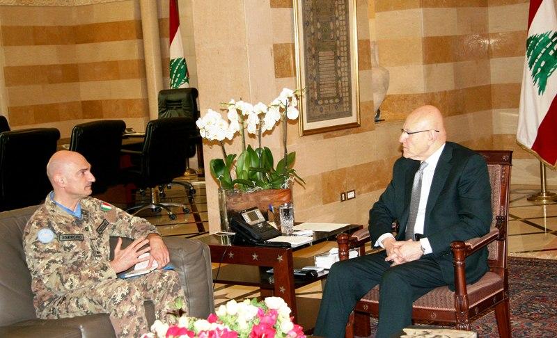 رئيس بعثة اليونيفيل وقائدها العام اللواء لوتشيانو بورتولانو في زيارة لرئيس الحكومة تمام سلام في مكتبه في بيروت