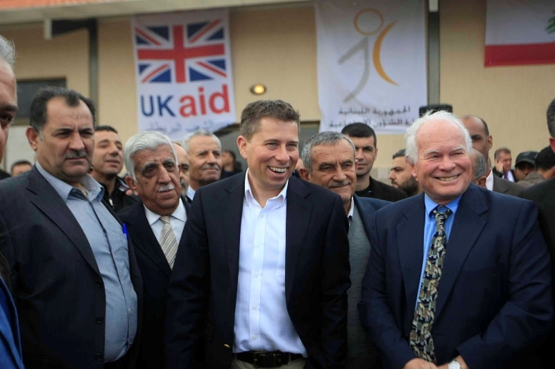 السفير فليتشر والمنسق ماونتن  في افتتاح سوق السمك