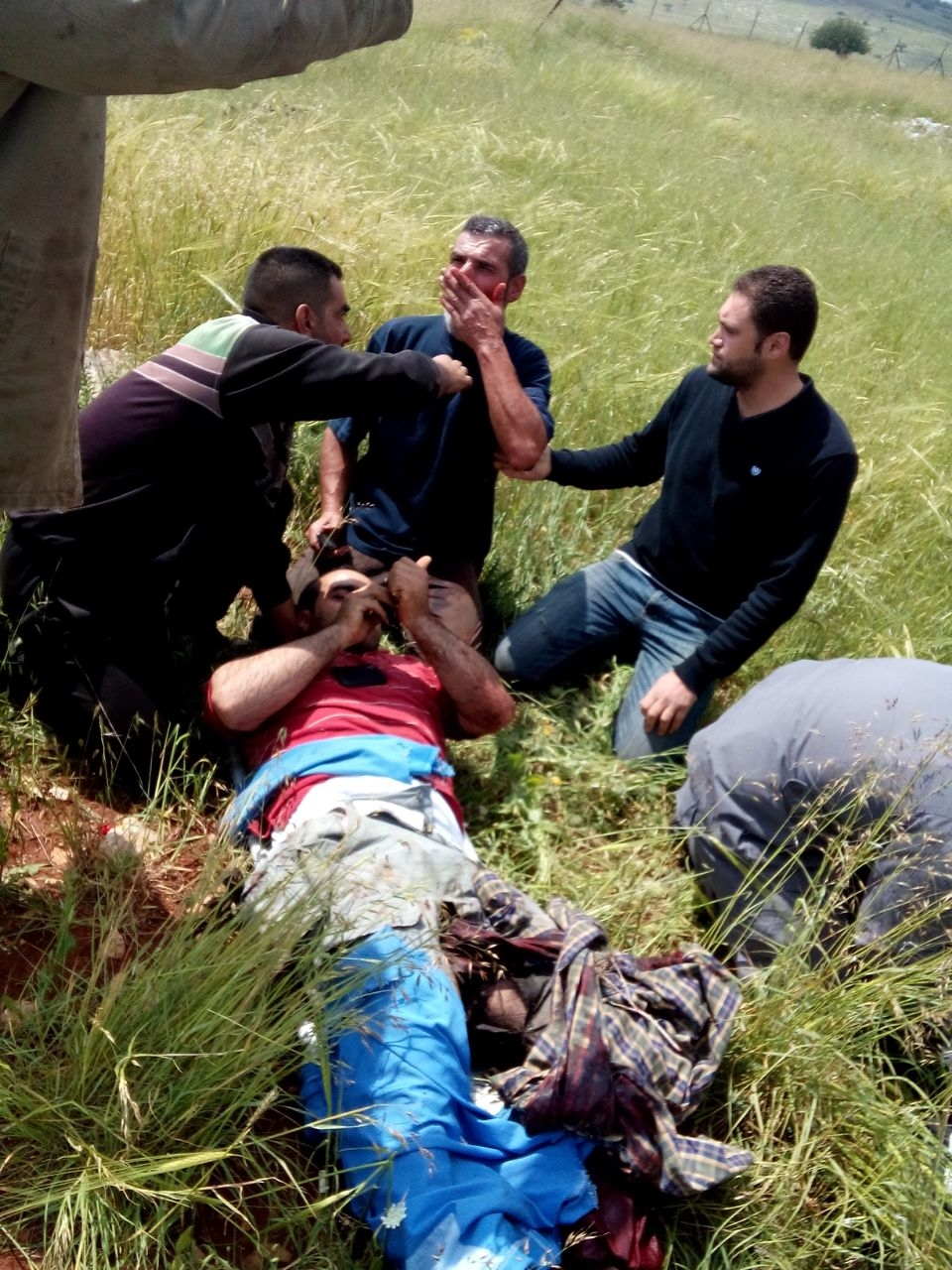 المزارع   محمد ابراهيم مراد (1979)  لحظة انفجار اللغم الأرضي من مخلفات العدو الاسرائيلي  بقدمه