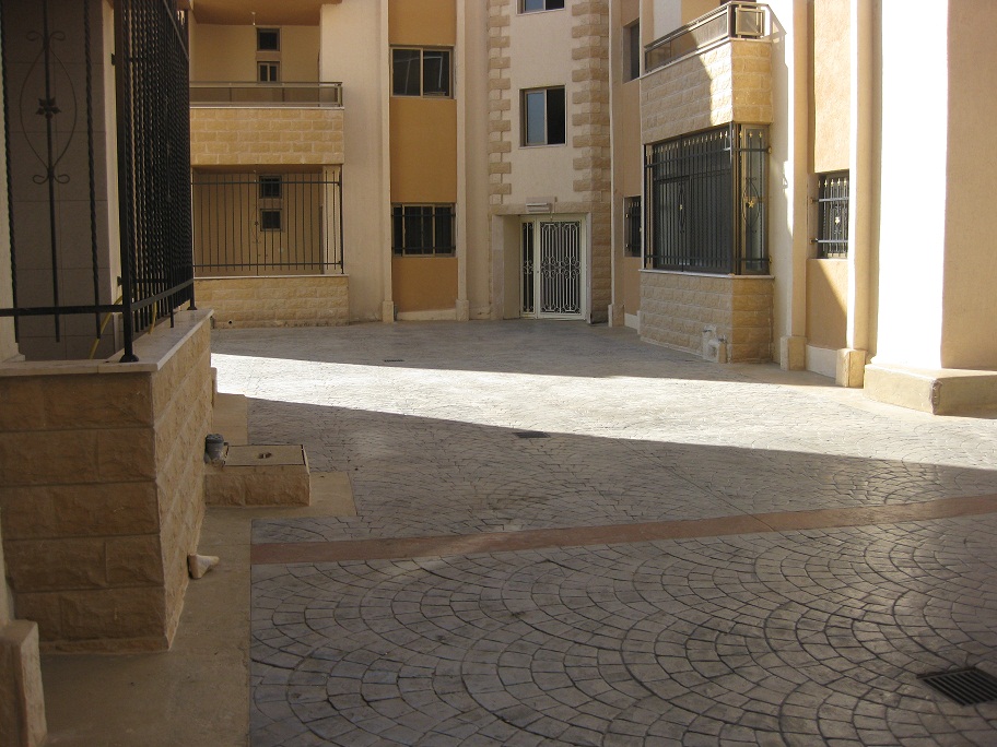 مشروع مطل الجبل السكني يتكون من شقق سكنية بمساحات 160 م2 خمس غرف، سعر الشقة 75000$ 