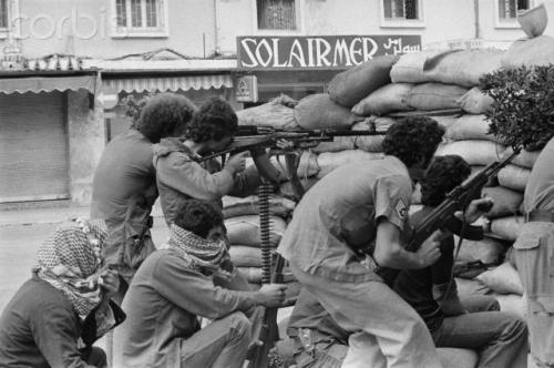 تقاتلْنا، وكلّ حروبنا خِيضَتْ بلا عنوانْ تفرَّقْنا، فلا الأفراح تجمعنا ولا الأحزانْ