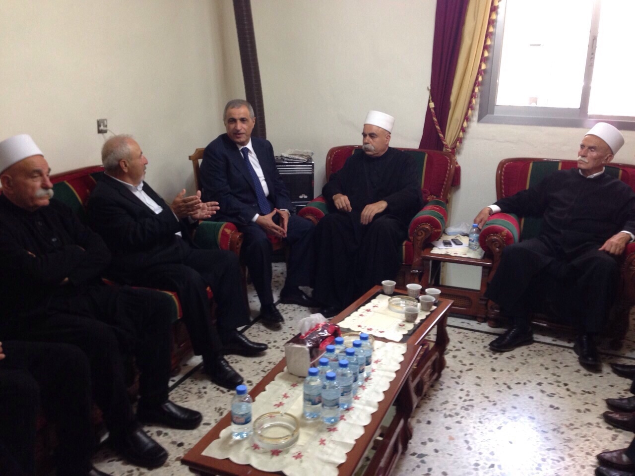 مفتي حاصبيا الشيخ دلي مستقبلا وفد فاعليات حاصبيا في دارته في شبعا