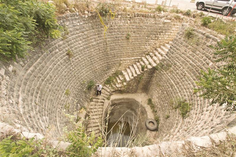 «العين الفوقا» في بلدة الطيبة هي من أروع عيون المياه وأجملها، في الجنوب اللبنانيّ، يميّزها موقعها المنخفض عن سطح الأرض