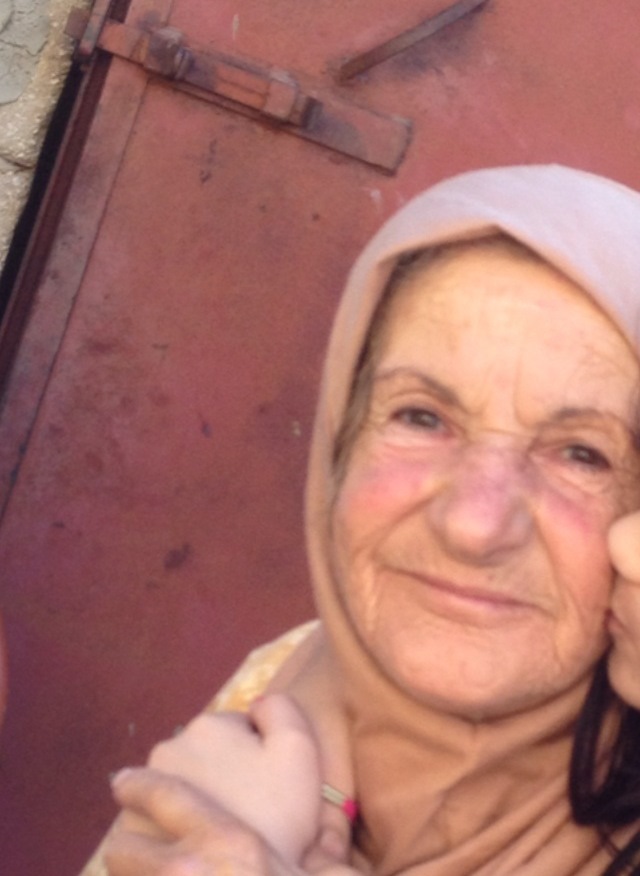 الشهيدة الحيّة الحاجة رفعت ابراهيم الحاج محمود عبدالله، كان أملها بأن يمنّ الله على وحيدها بالحناين بعد رحيلها