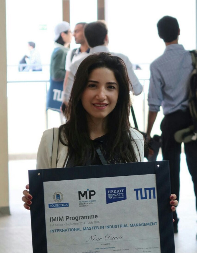 نور كامل ضاوي..  إبنة الخيام الطالبة المتفوقة