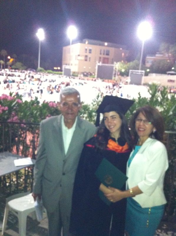 نور كامل ضاوي مع الأهل