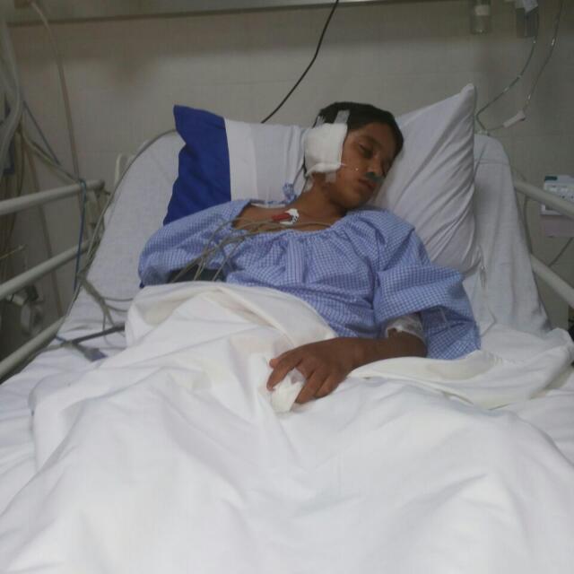 الفتى عبد الرحمن في قسم العناية قبل وفاته