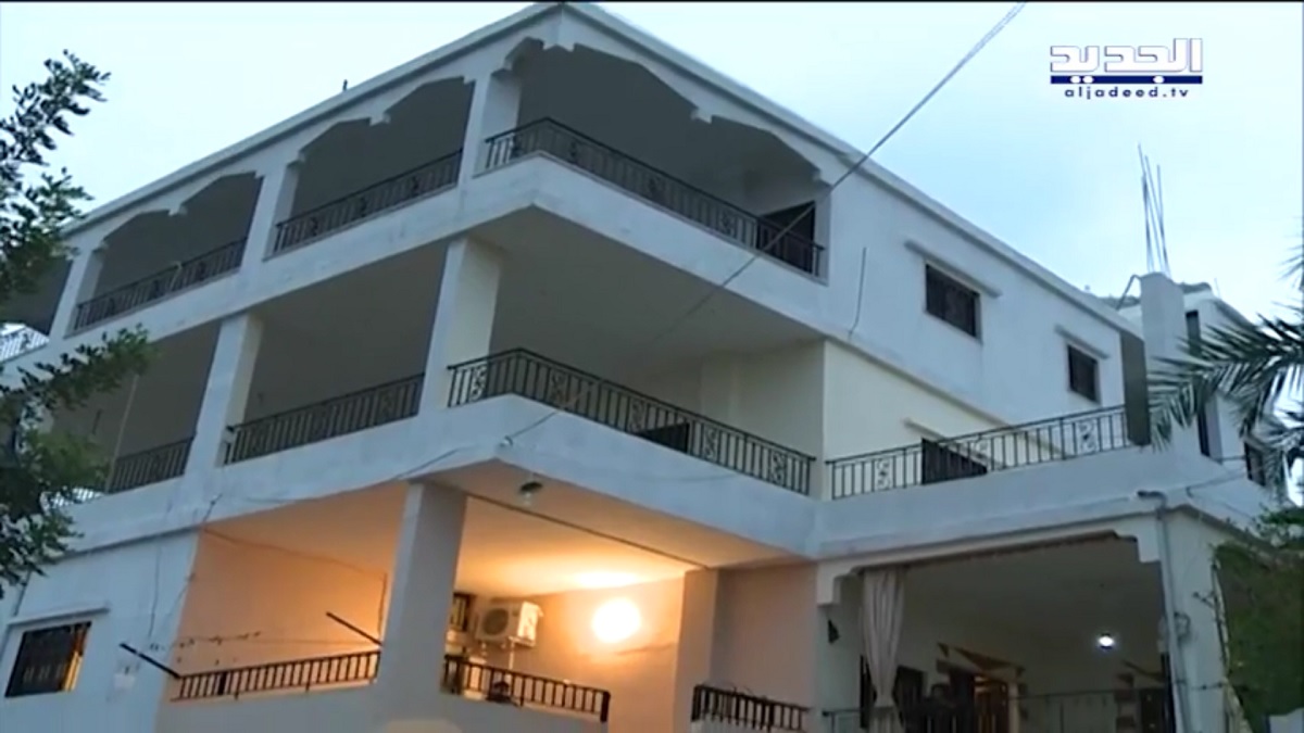 انزلاقات التربة في بلدة السكسكية عام 2013 سببت انشقاقات في هذا البناء المؤلف من 3 طبقات