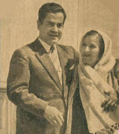 فريد الأطرش مع والدته