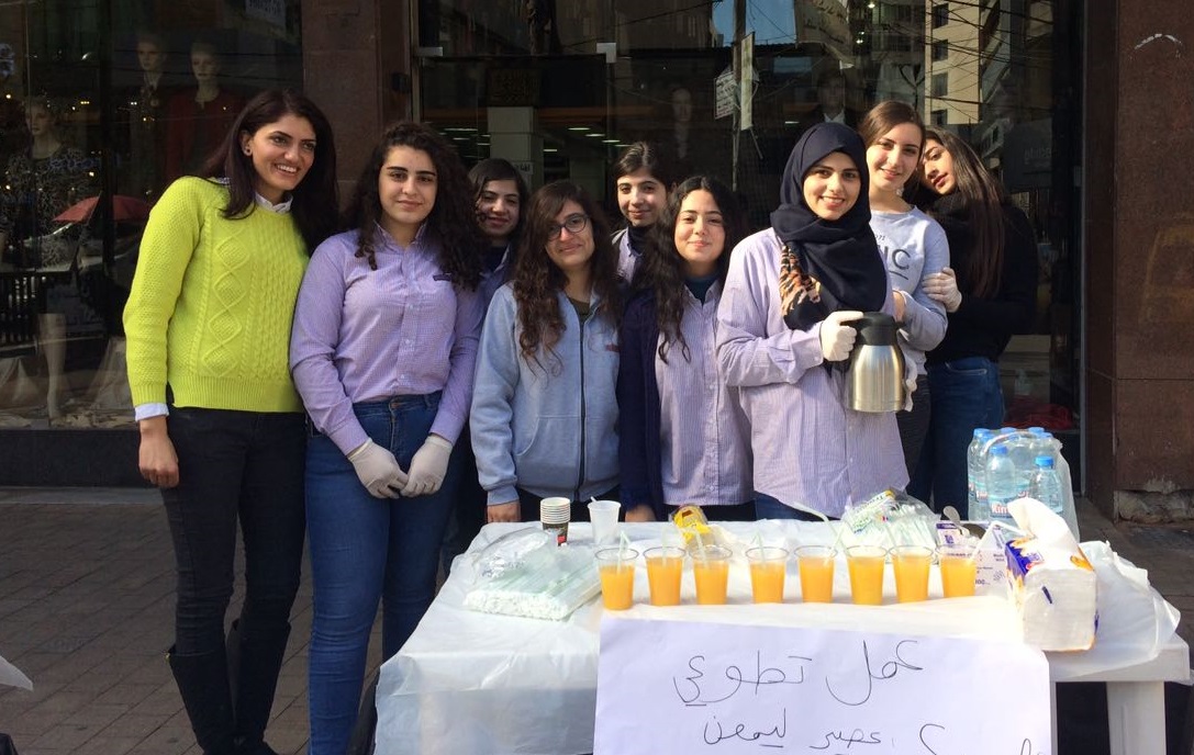 طلاب صف البكالوريا في مدرسة الفنون اﻻنجيلية