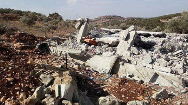 أنقاض منزل السيد رايق سرحان في حرفيش الذي جرى هدمه والذي كان مكونا من طابقين