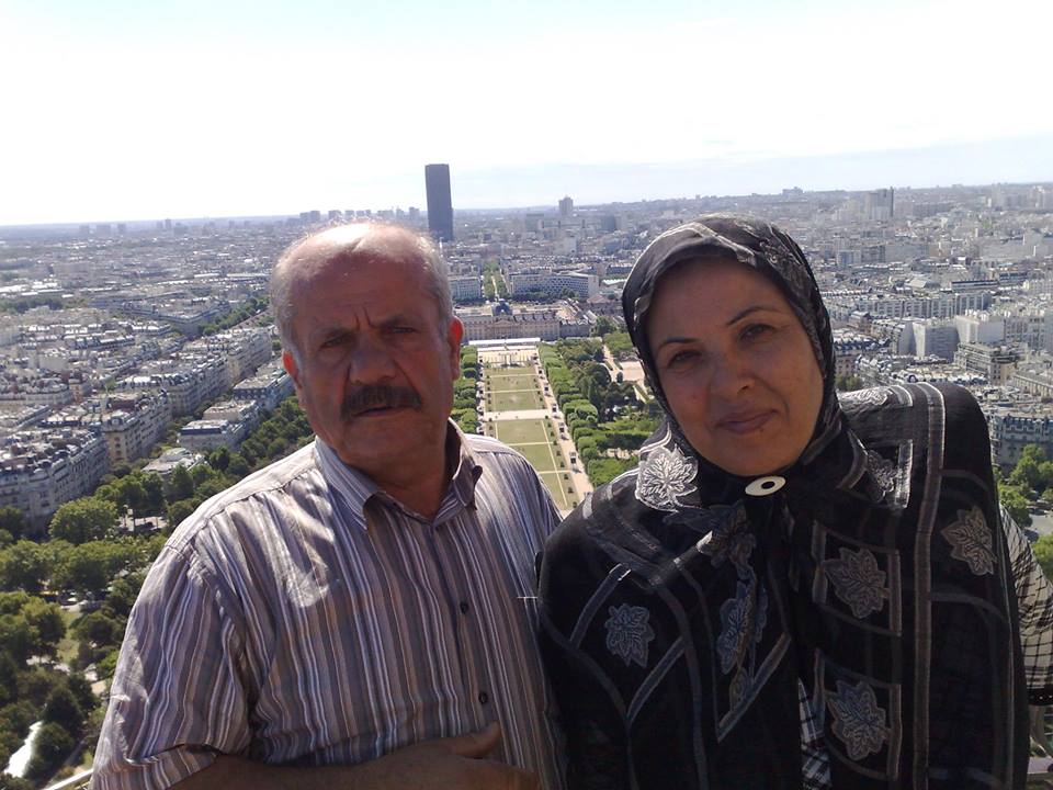 الحاجة سهيلة ادريس وزوجها الحاج حسن موسى بركات.. يا براعة الموقع الذي يعصر حنينا وشوقا للأهل