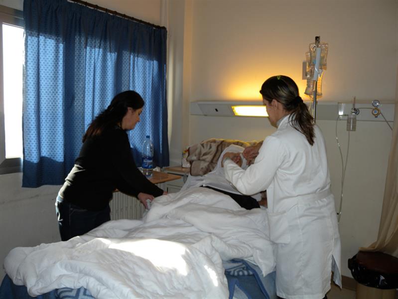 مريضة كريب في مستسفى حاصبيا (طارق ابو حمدان)