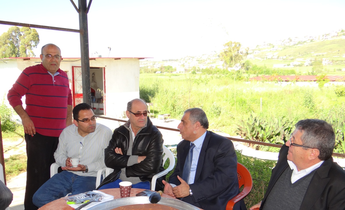 فيصل رشيدي مع بعض الأقارب والأصدقاء في سهل الخيام