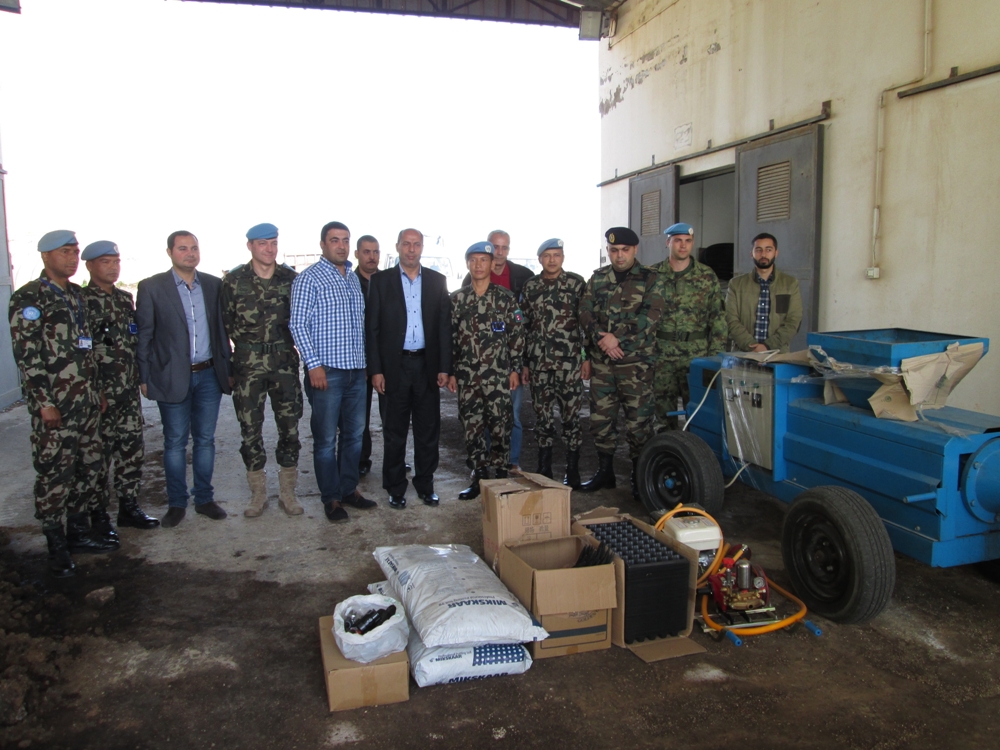  امام المعدات الزراعية المقدمة من اليونيفيل