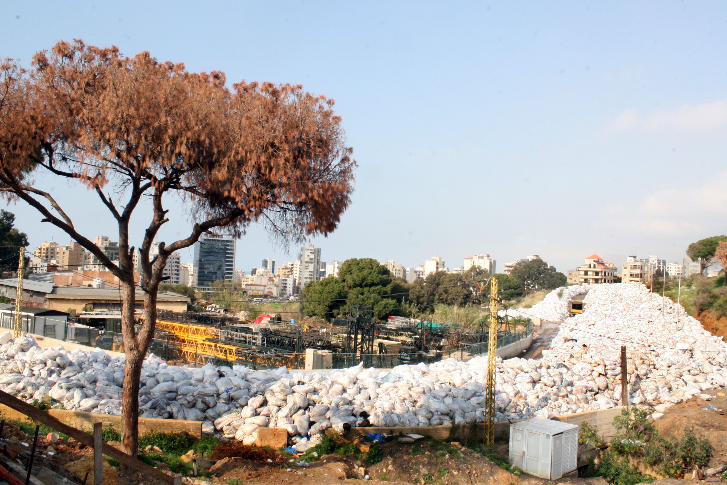 الى متى ساضل في بلدي غريبا وفي اي زمن سيتحرر هذا البلد من جلاديه؟