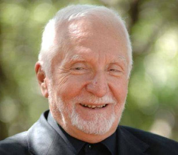 نخلة أمين حداد ويُعرف بإسم المطران غريغوار حداد (1924 - 23 ديسمبر 2015) سُمي بمطران الفقراء والمطران الأحمر