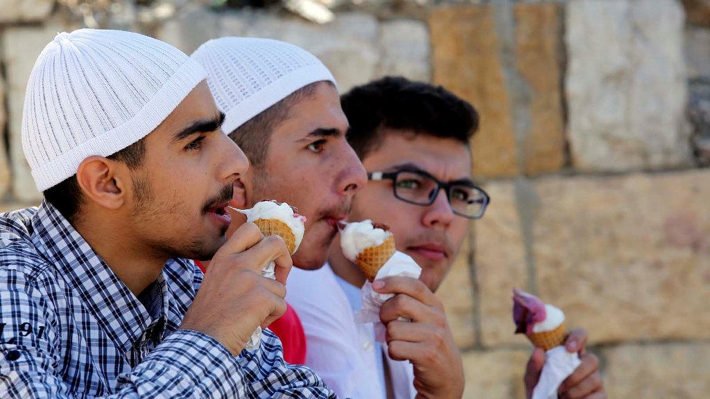 قوانين الانتخاب المعتمدة تحرم شريحة كبيرة من الشباب من الإقتراع