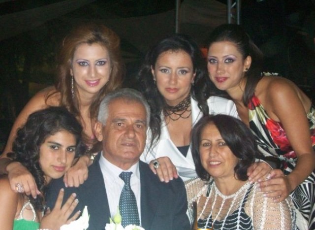 الأستاذ حسين نعيم خريس (أول الفائزين في الانتخابات البلدية في الخيام)، وأفراد أسرته