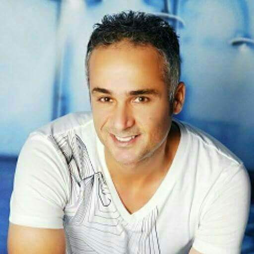 بحبك يا حسين وبحب كل من بيحبك  وبحب الورد الجوري لأنه بلون خدّك