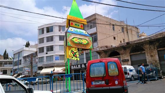  زينة خجولة في حي السراي في النبطية حيث غاب فانوس رمضان وحضرت الزينة بخجل في المدينة 